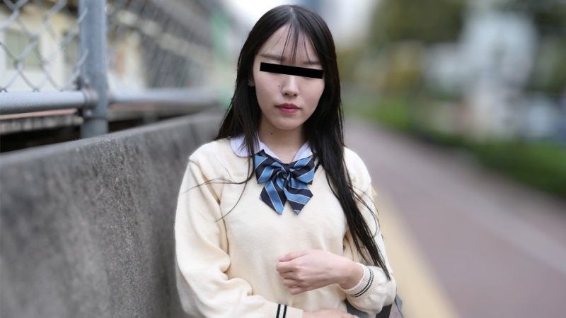 Pranking a girl in uniform on the train Yamashita Moeka