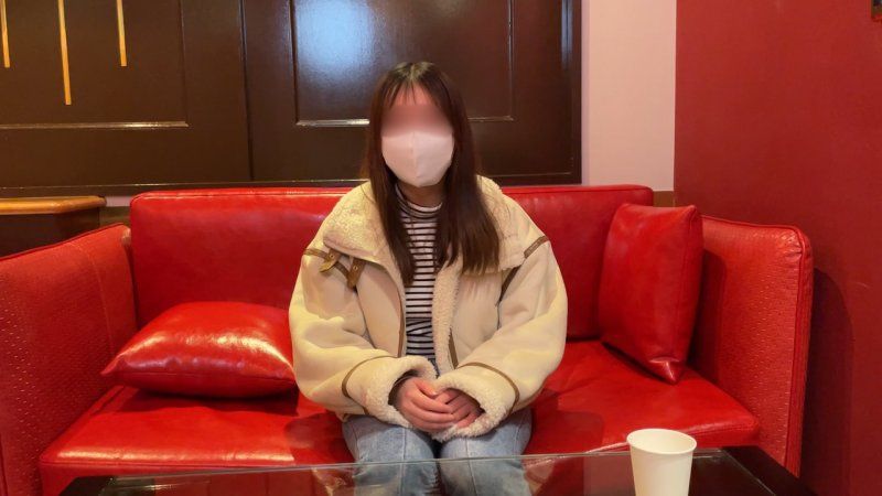 経験少ない短大生20歳。あまり貫かれてこなかったマ●コに肉棒ぶち込むと激痛のあまり歪む顔面、構わず突き続けてオナホ扱い。